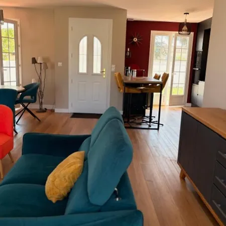 With Large Terrace And Garden In بيت للعطل أنجولينز سر مير