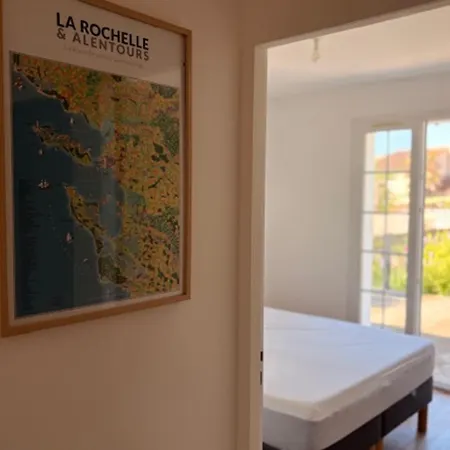 With Large Terrace And Garden In بيت للعطل