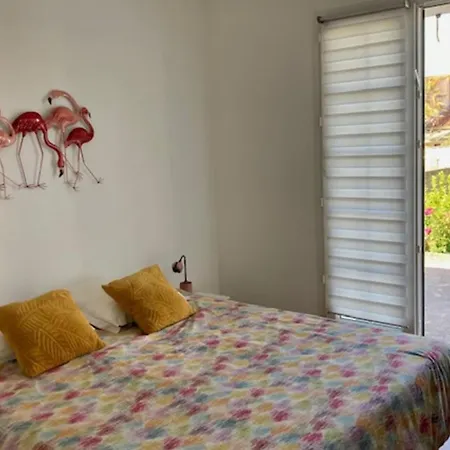 With Large Terrace And Garden In بيت للعطل
